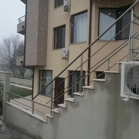 Апартамент In Ravadinovo